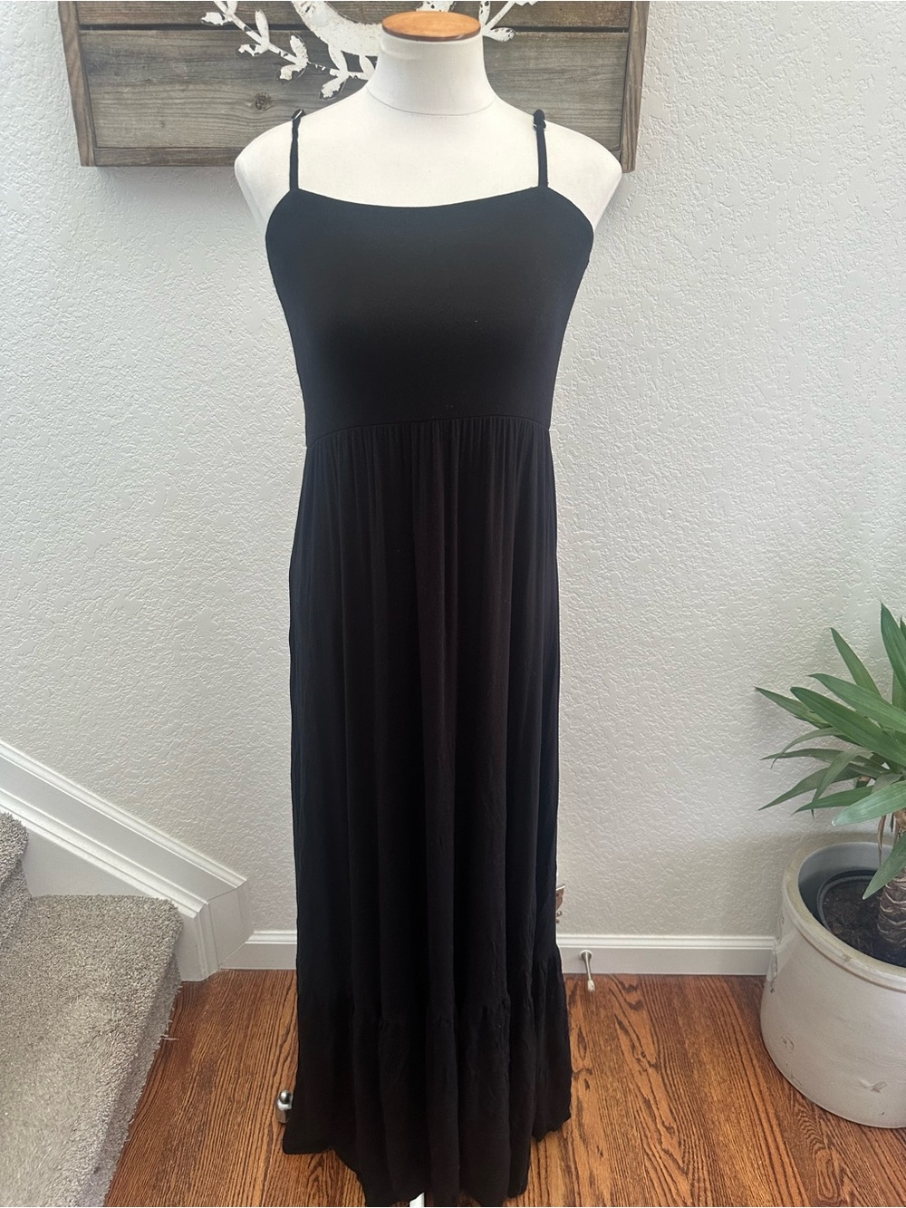 Evereve Roan + Ryan black stretch knit maxi dress size Large
